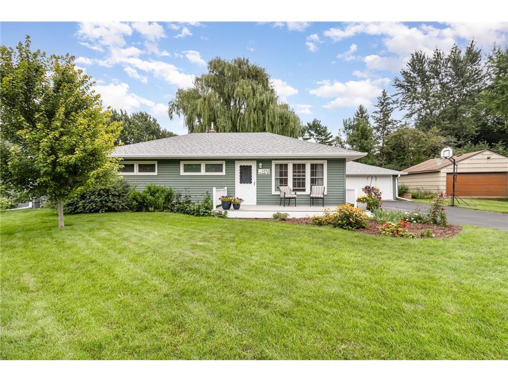 2590 Charlotte Street Roseville MN 55113 6761294 image1
