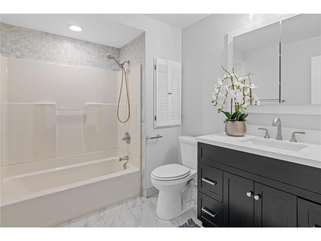 2593 Germain Street N Maplewood MN 55109 7092490 image14