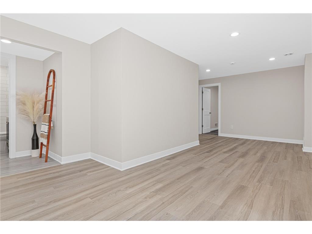 2593 Germain Street N Maplewood MN 55109 7092490 image17