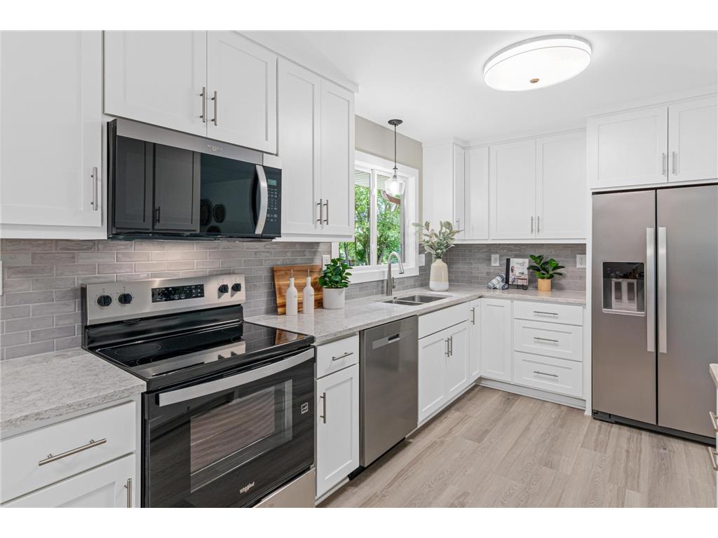 2593 Germain Street N Maplewood MN 55109 7092490 image4