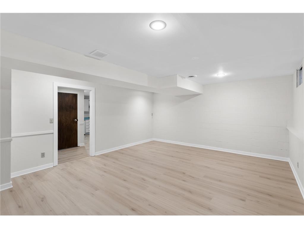 2597 Burke Avenue E North Saint Paul MN 55109 7006163 image23