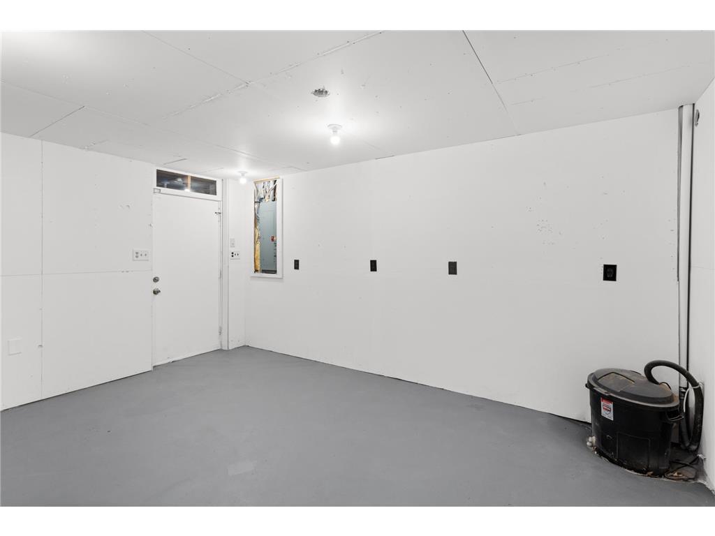 2597 Burke Avenue E North Saint Paul MN 55109 7006163 image28