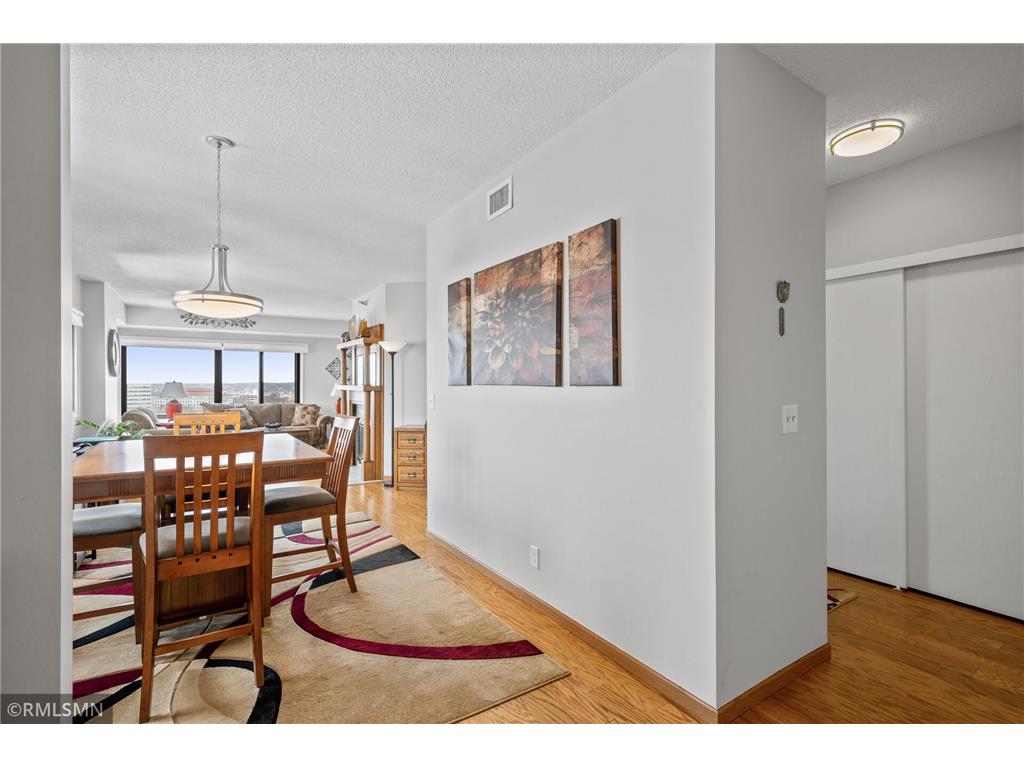 26 10th Street W #2002 Saint Paul MN 55102 6346310 image1