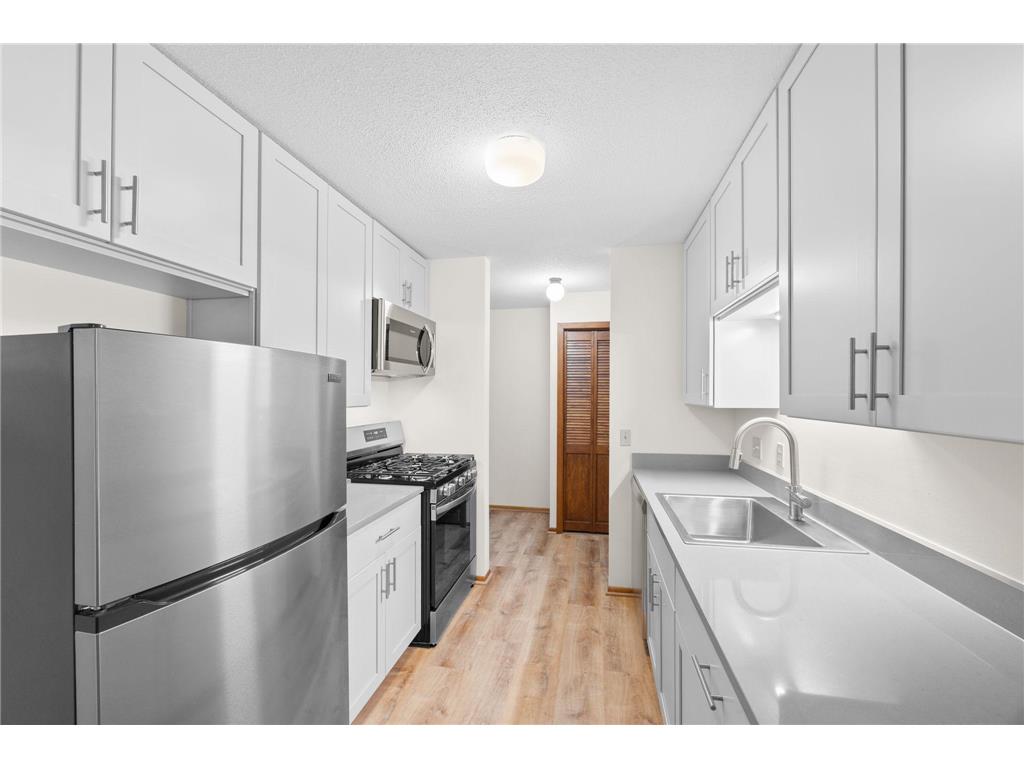 26 Arthur Avenue SE #202 Minneapolis MN 55414 6676369 image1