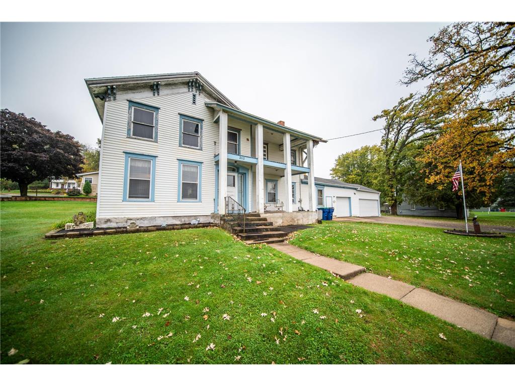 260 E 15th St Saint Charles MN 55972 6791591 image1