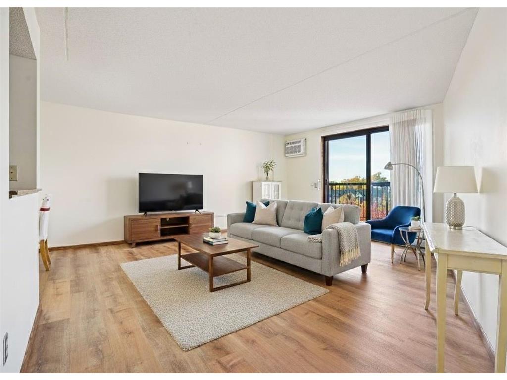 2601 Kenzie Terrace #402 Saint Anthony MN 55418 6805458 image1