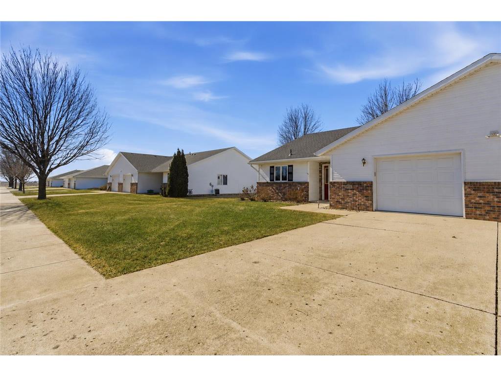 2608 10th Street SW Willmar MN 56201 7032688 image1