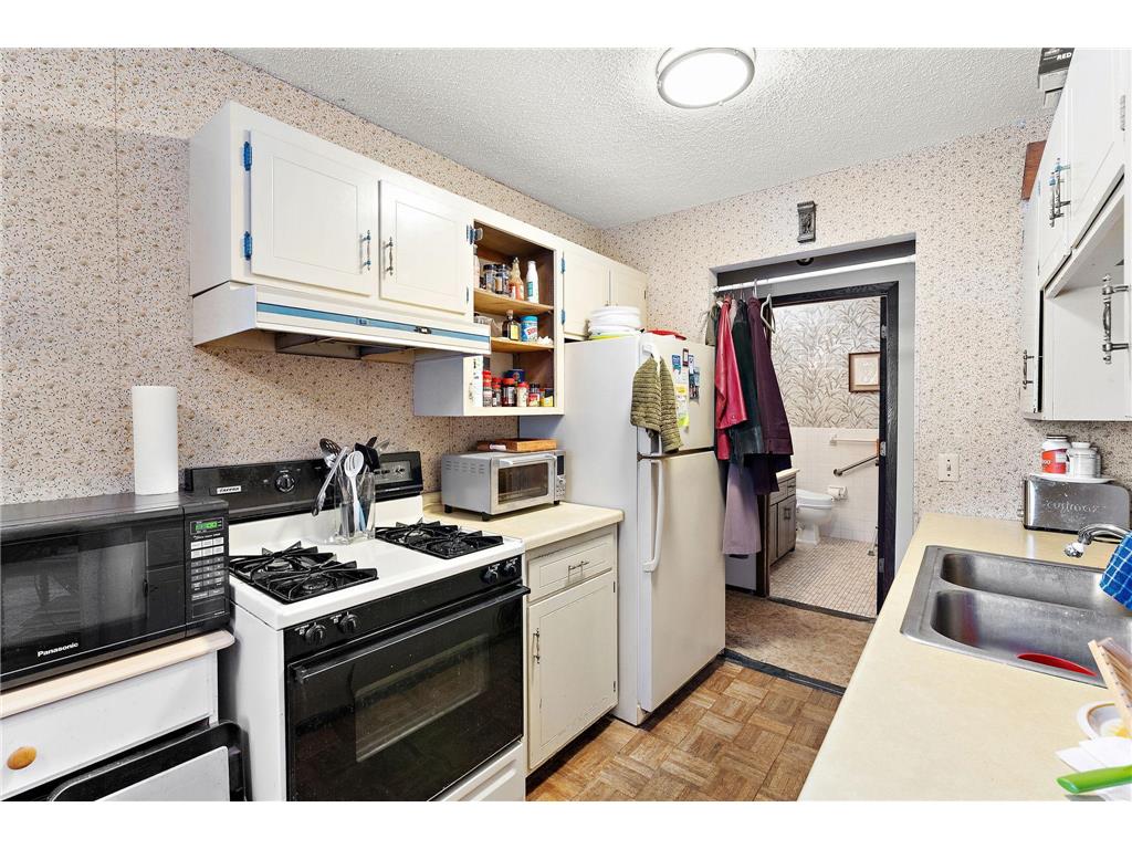 2610 Garfield Avenue #101 Minneapolis MN 55408 6826221 image6