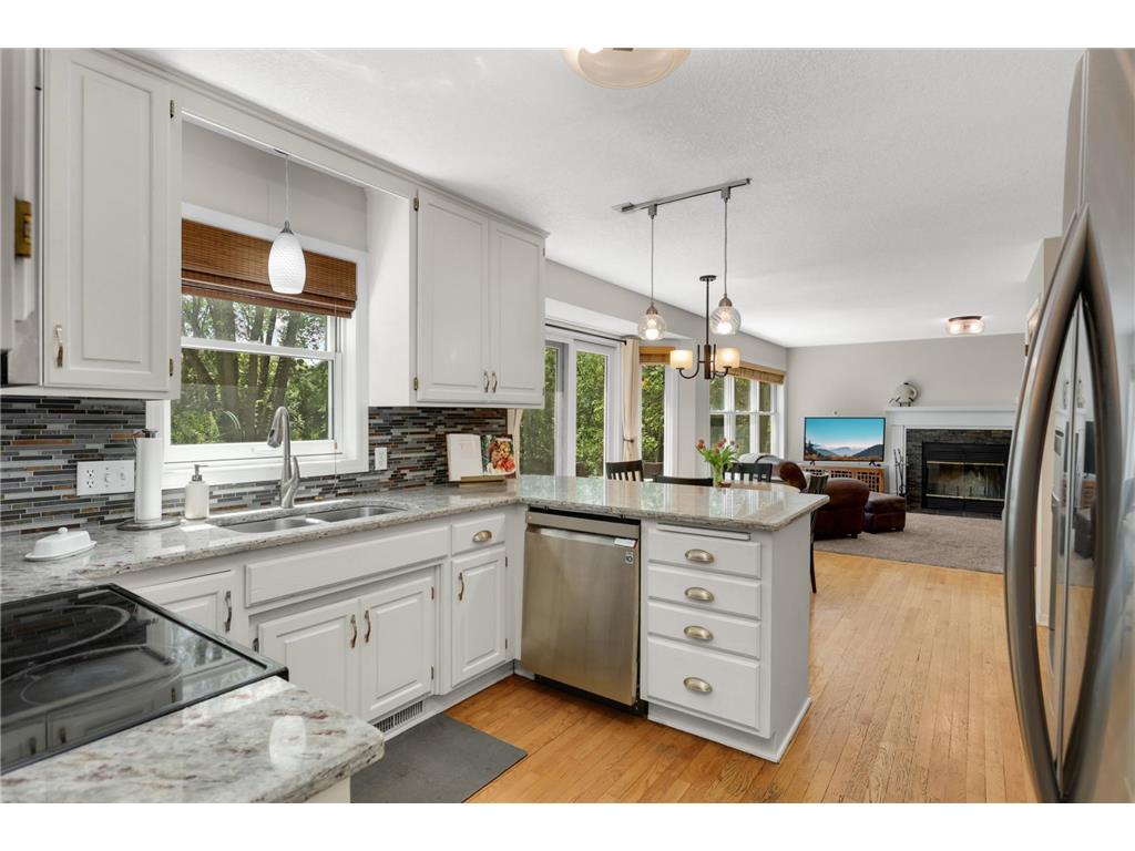 26165 Oak Leaf Trail Shorewood MN 55331 7047550 image14