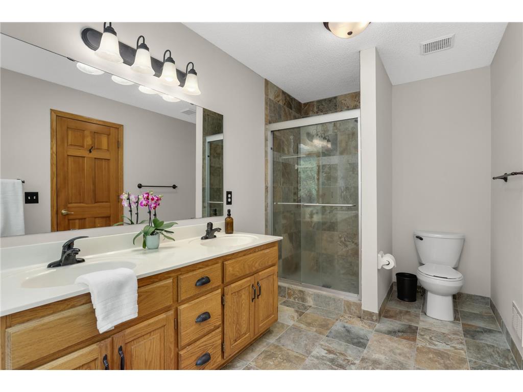 26165 Oak Leaf Trail Shorewood MN 55331 7047550 image21