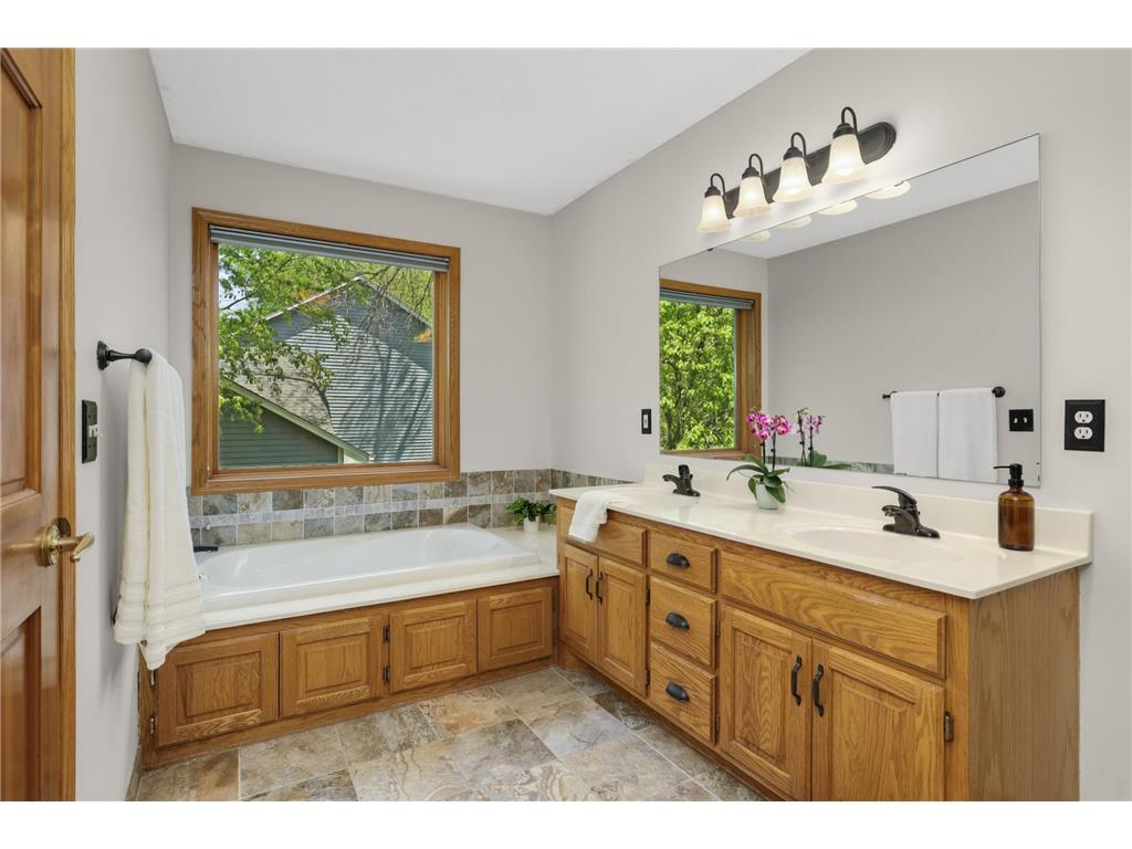 26165 Oak Leaf Trail Shorewood MN 55331 7047550 image22