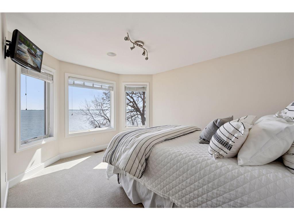 263 Lake Avenue N Spicer MN 56288 - Green 6818037 image33