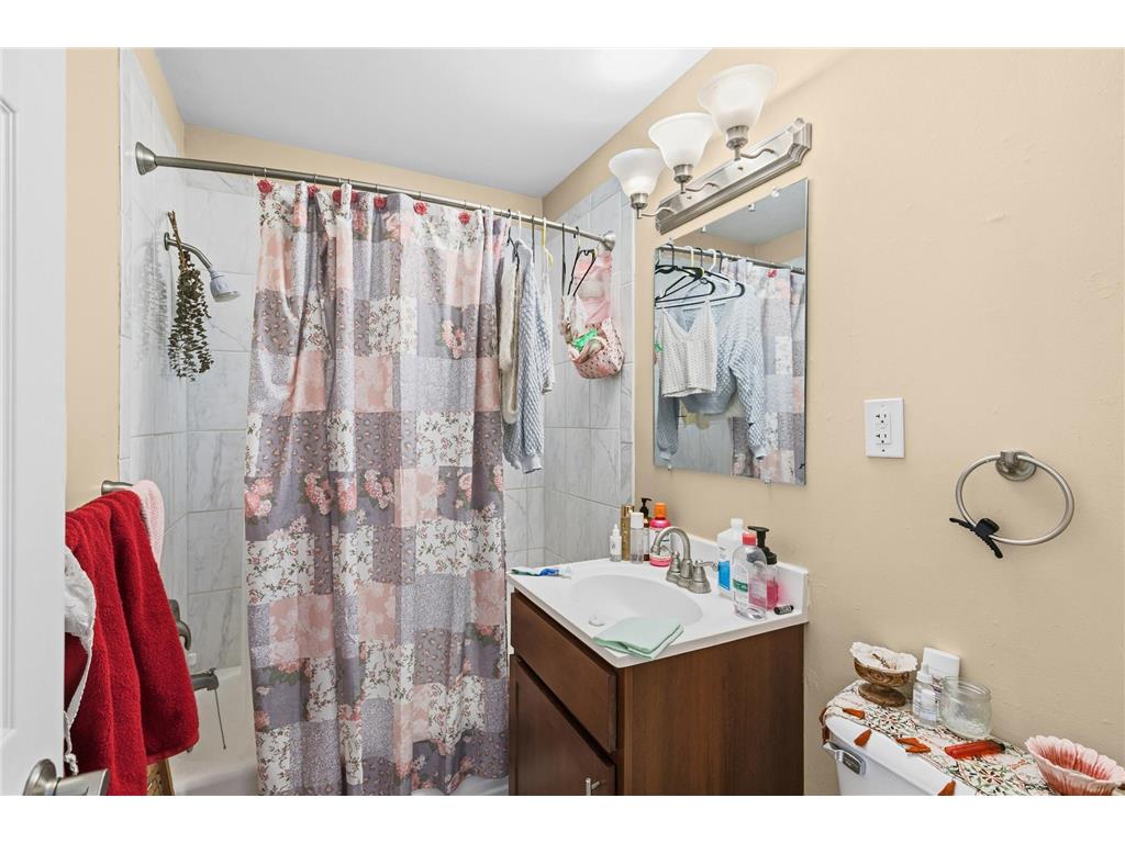 2633 Division Street N North Saint Paul MN 55109 7016429 image21