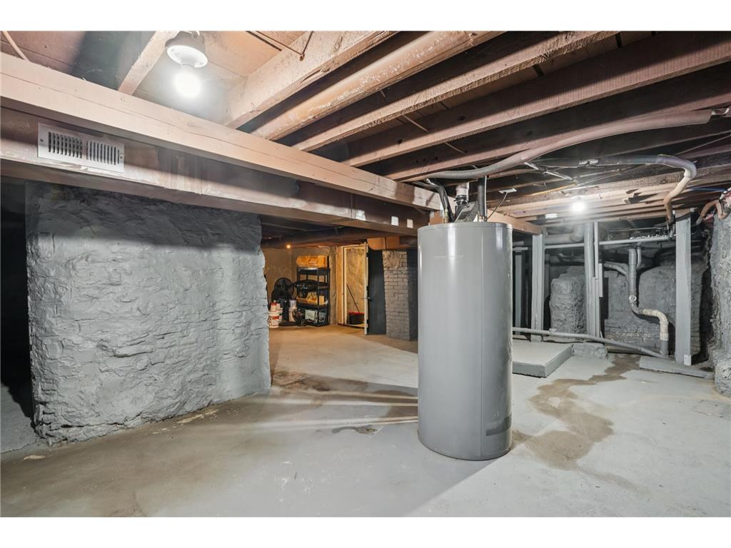 2635 Colfax Avenue N Minneapolis MN 55411 7028244 image40