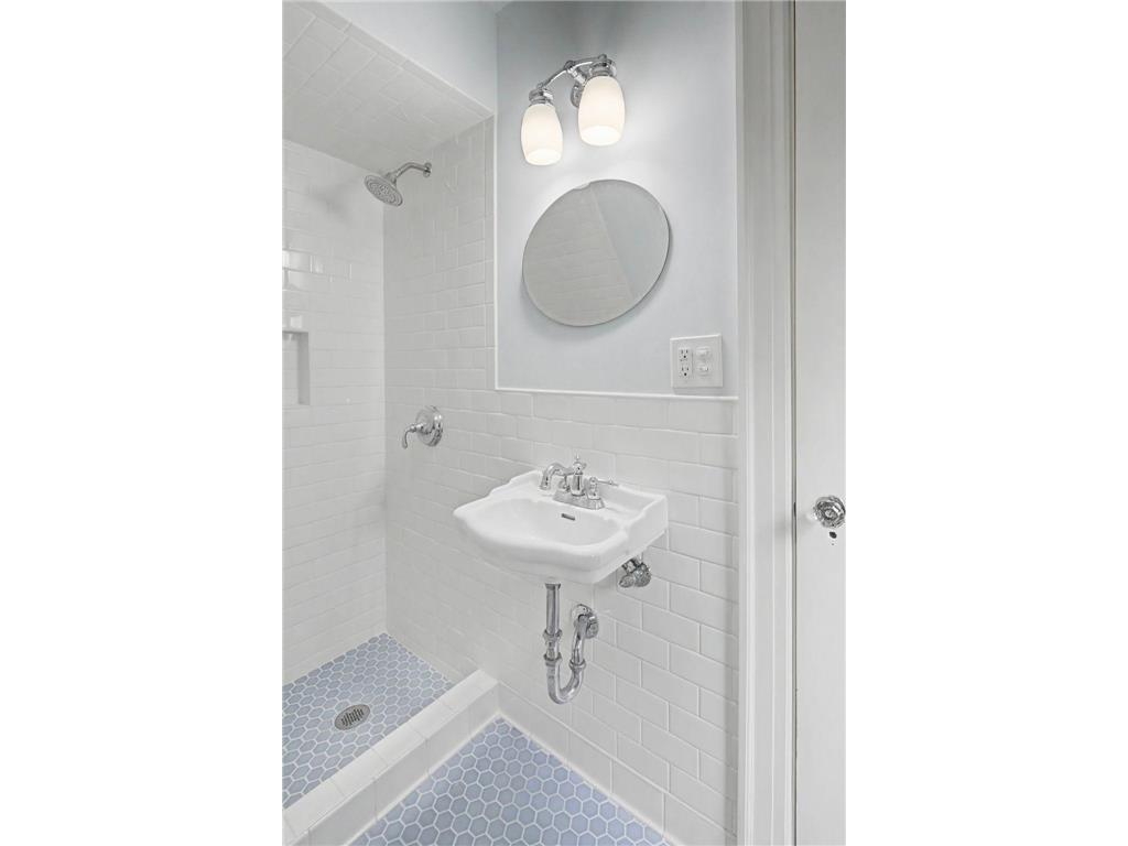 2635 Newton Avenue S Minneapolis MN 55405 - Lake of the Isles 7007965 image32