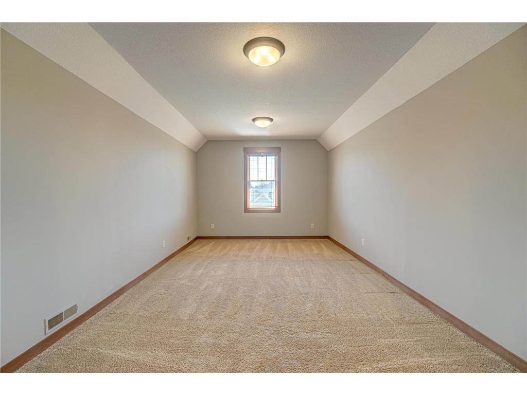 2637 Cottage Grove Place Woodbury MN 55129 7055215 image32