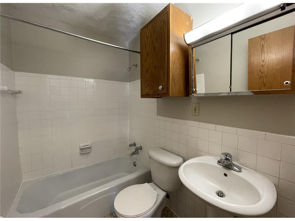 2637 Pleasant Avenue Minneapolis MN 55408 7037156 image44