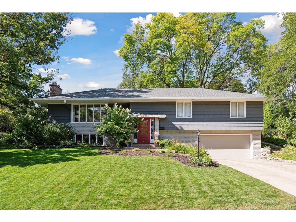 2641 Kyle Avenue N Golden Valley MN 55422 6794865 image1