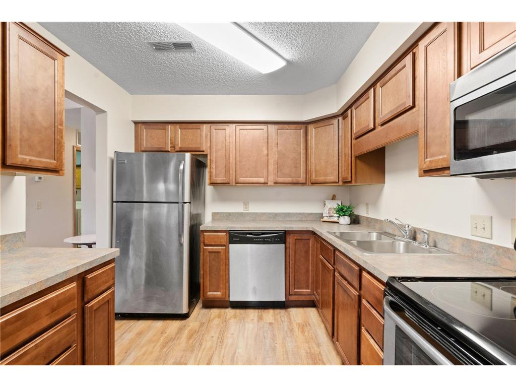 2644 Lake Court Drive #31 Mounds View MN 55112 - Wood 7039157 image2