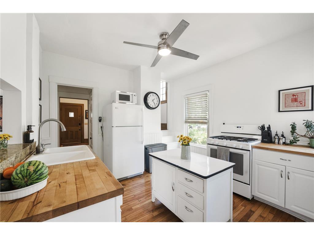 2645 Pleasant Avenue Minneapolis MN 55408 7082727 image14