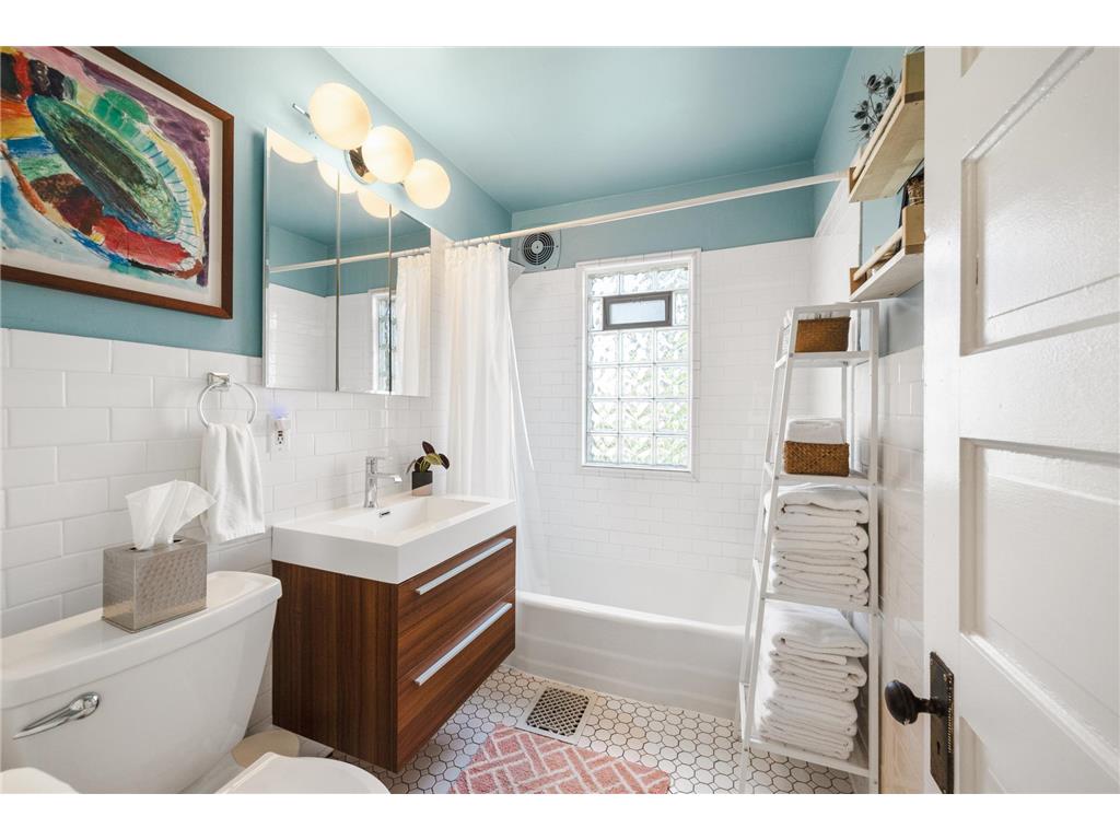 2645 Pleasant Avenue Minneapolis MN 55408 7082727 image26