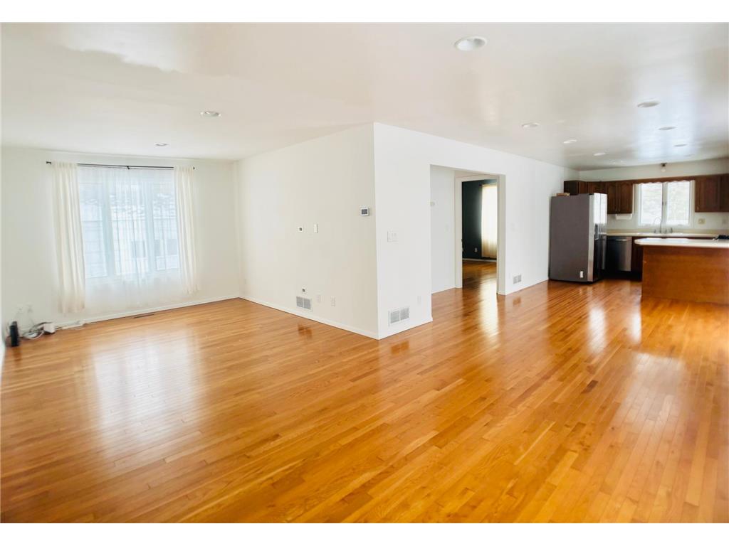 2648 3rd Avenue E North Saint Paul MN 55109 6823688 image3