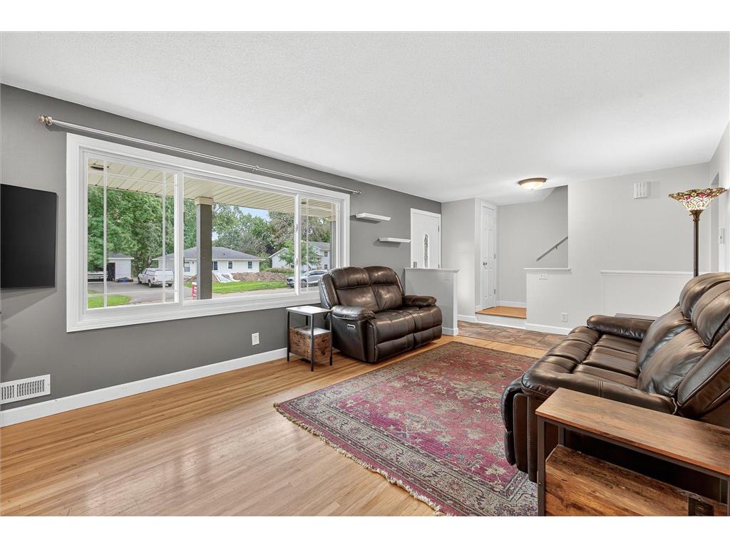 265 Pinewood Drive Apple Valley MN 55124 6780026 image2