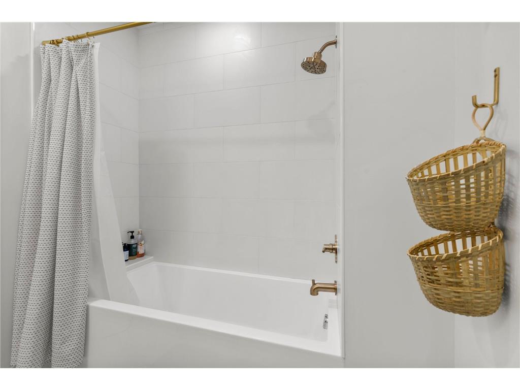 2655 N Barclay Street Maplewood MN 55109 7058825 image38