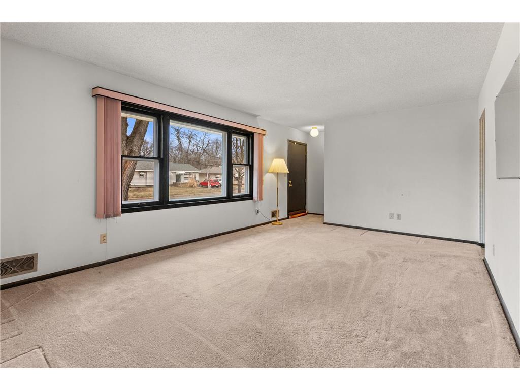 2662 1st Avenue E North Saint Paul MN 55109 7044009 image2