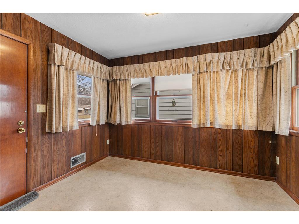 2662 1st Avenue E North Saint Paul MN 55109 7044009 image5