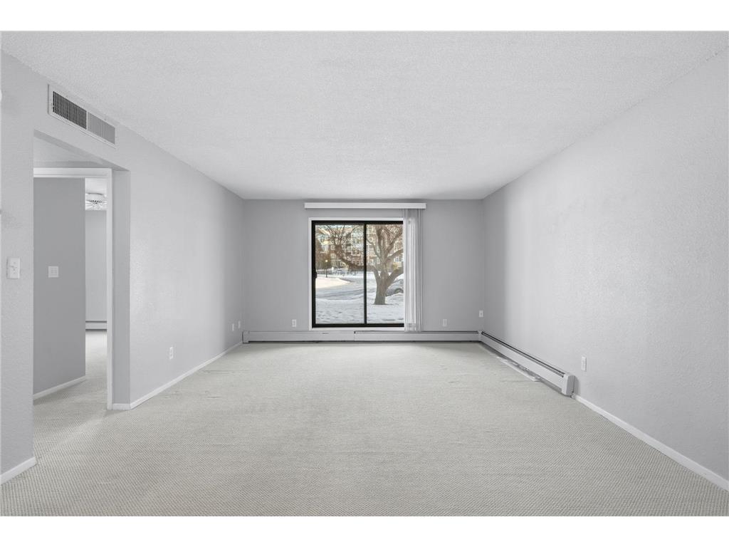 2670 Oxford Street N #202 Roseville MN 55113 7007158 image4