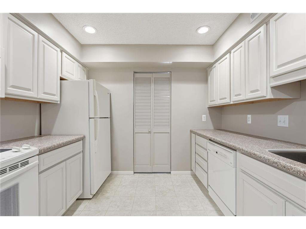 2670 Oxford Street N #202 Roseville MN 55113 7007158 image8