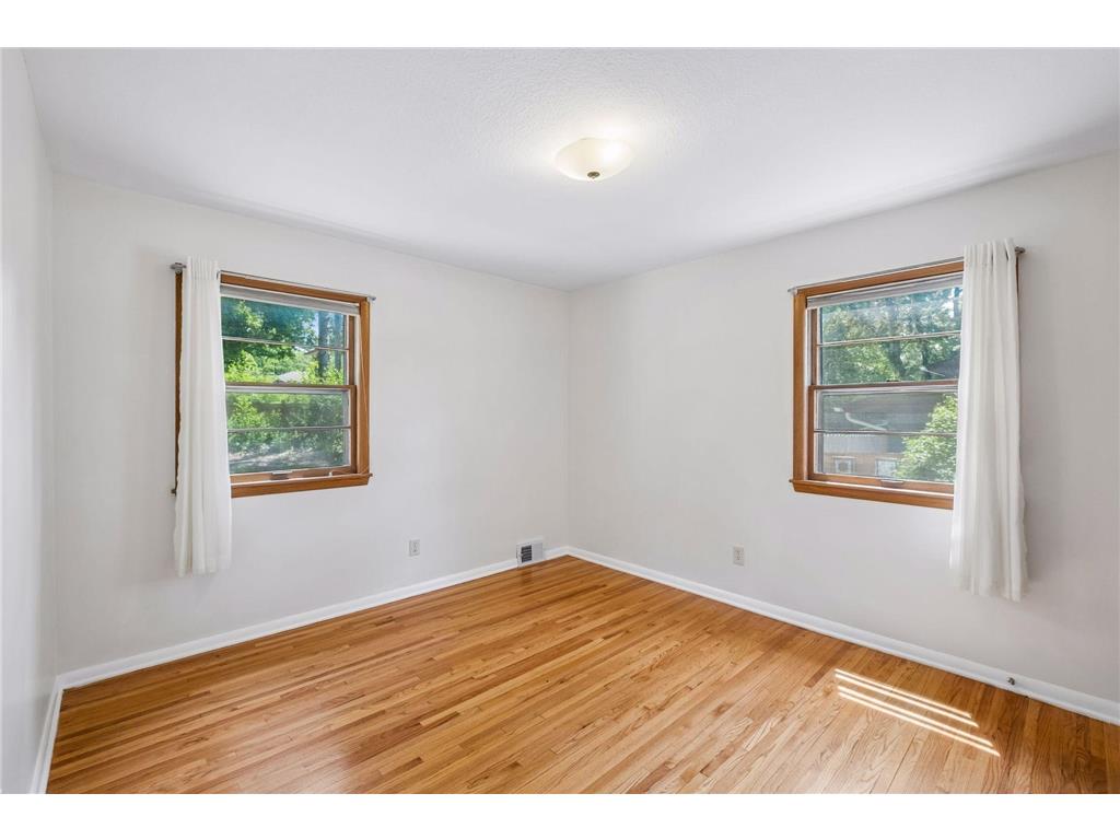 2670 Regent Avenue N Golden Valley MN 55422 7088959 image16