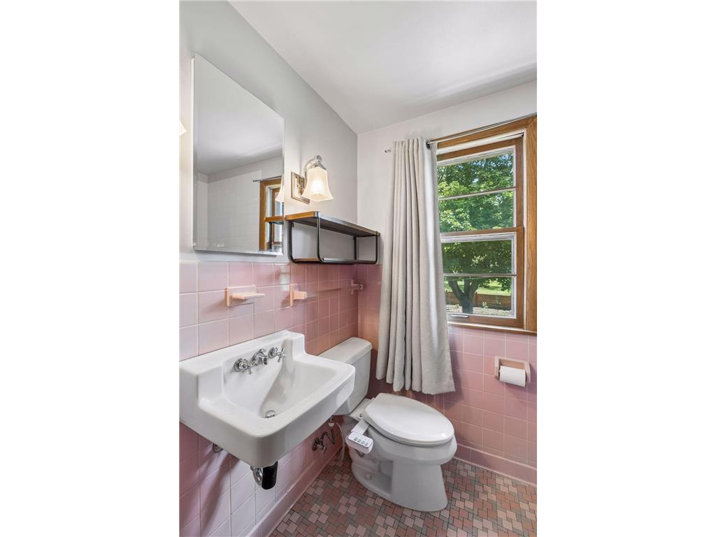 2670 Regent Avenue N Golden Valley MN 55422 7088959 image23