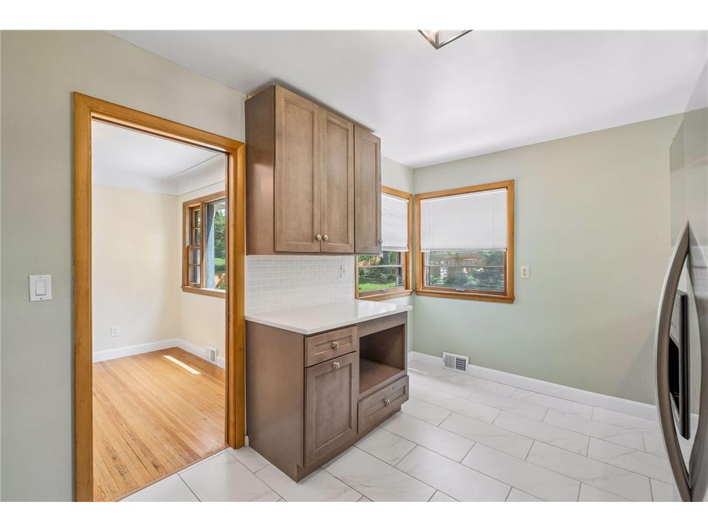 2670 Regent Avenue N Golden Valley MN 55422 7088959 image5
