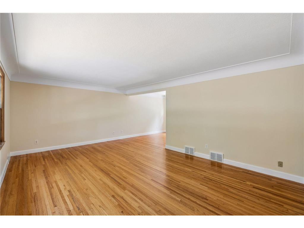 2670 Regent Avenue N Golden Valley MN 55422 7088959 image8