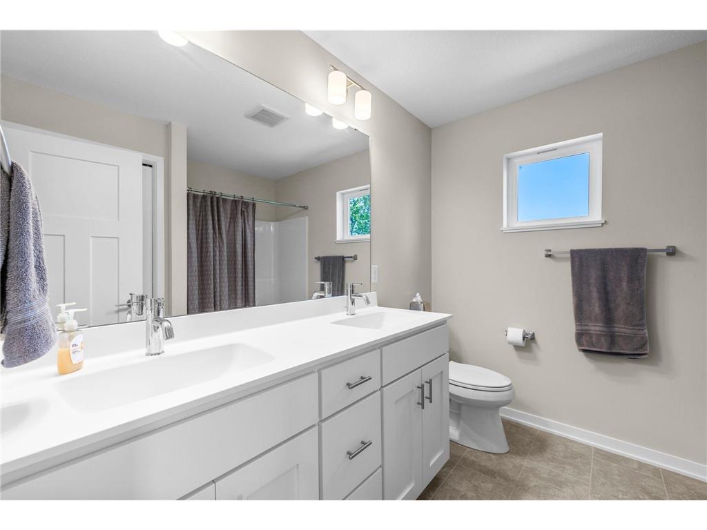 2673 New Century Place E Maplewood MN 55119 7082866 image34