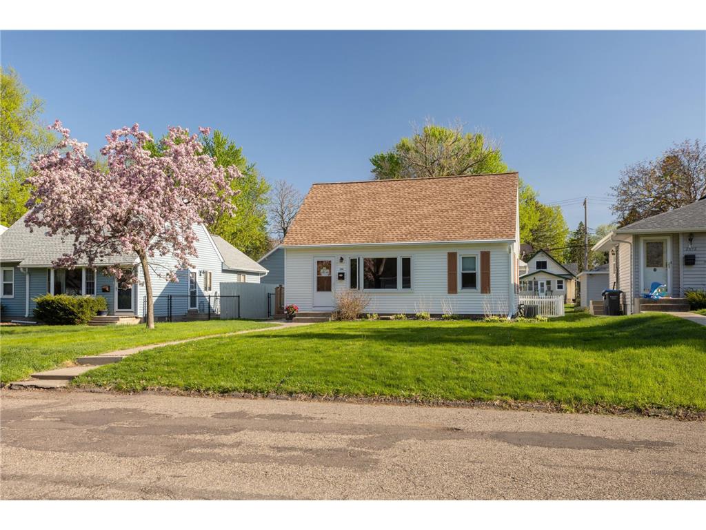 2696 18th Avenue E North Saint Paul MN 55109 6718317 image1