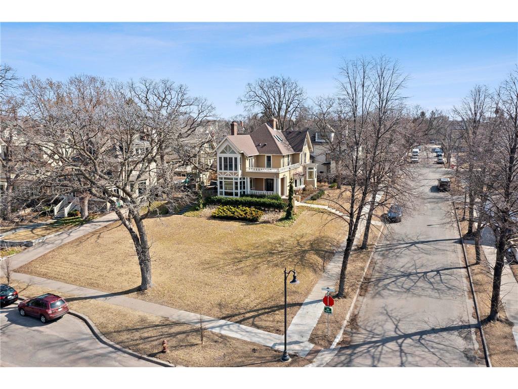 2697 E Lake of The Isles Parkway Minneapolis MN 55408 6678207 image1