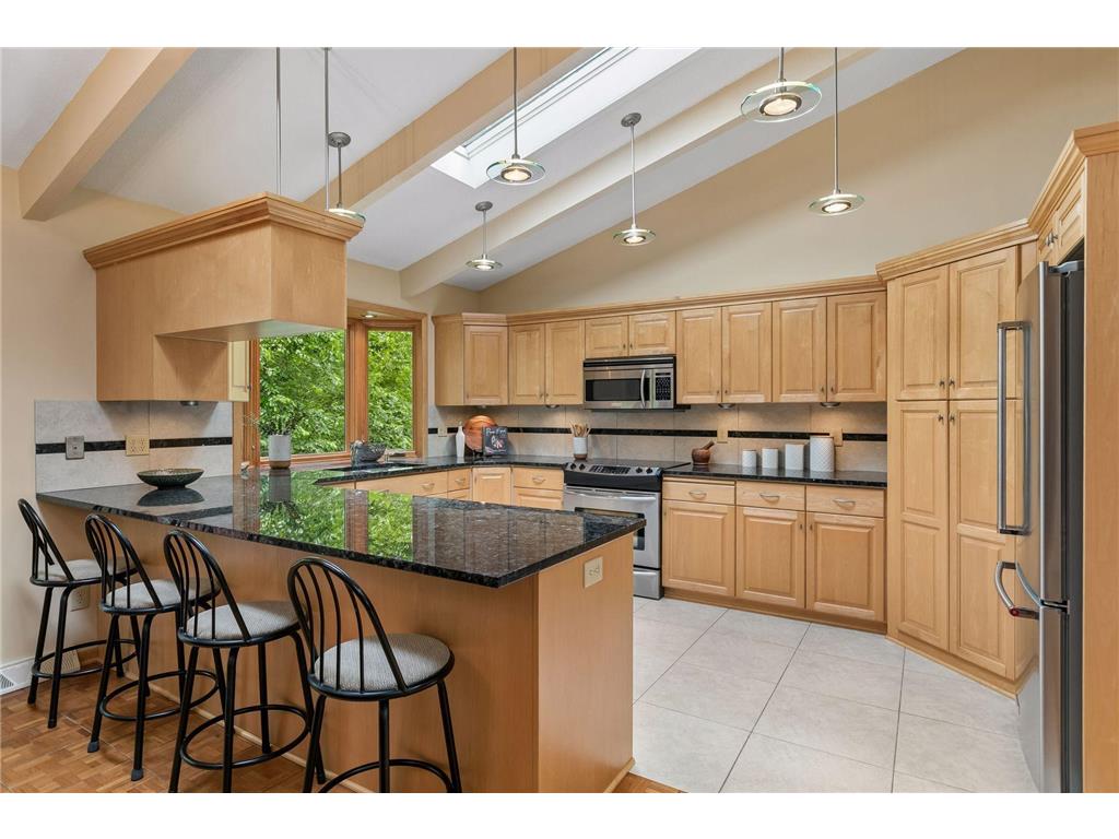 2700 Kyle Avenue N Golden Valley MN 55422 7095211 image12