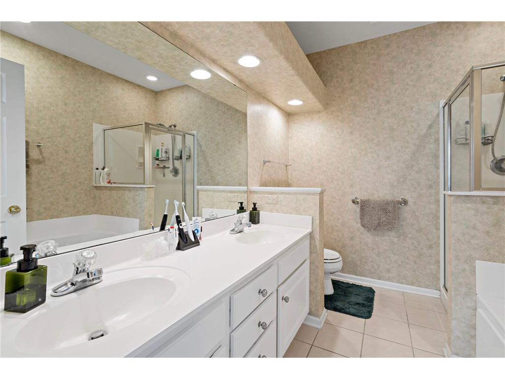 2700 Oak Ridge Trail Woodbury MN 55125 7054801 image17