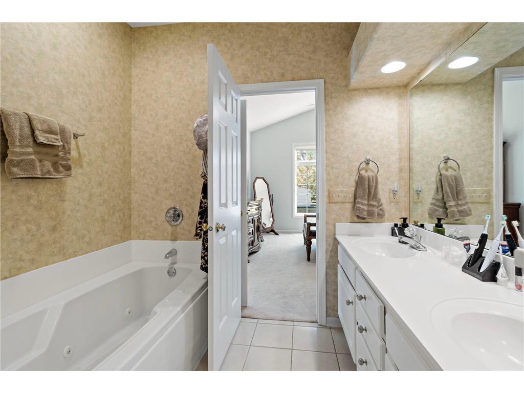 2700 Oak Ridge Trail Woodbury MN 55125 7054801 image18