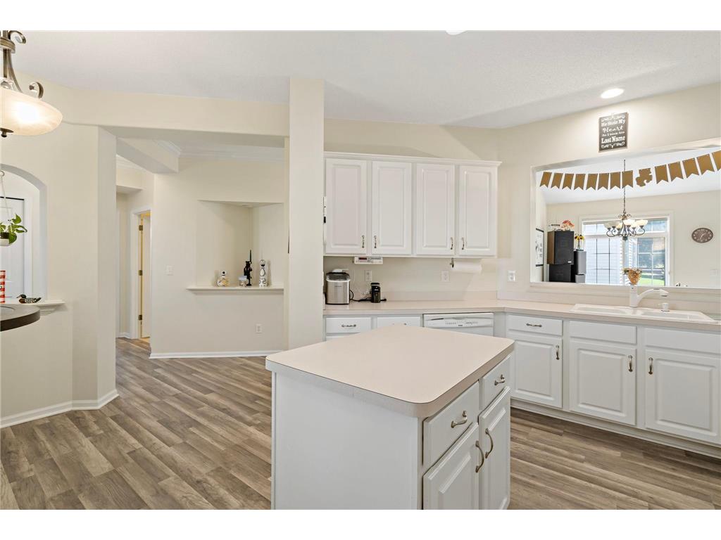 2700 Oak Ridge Trail Woodbury MN 55125 7054801 image5