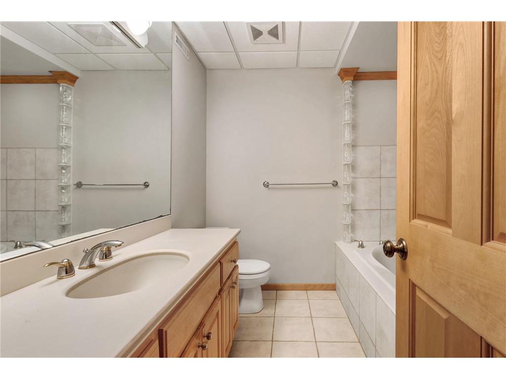 2700 Olde Wood Court Minnetonka MN 55391 7017516 image16