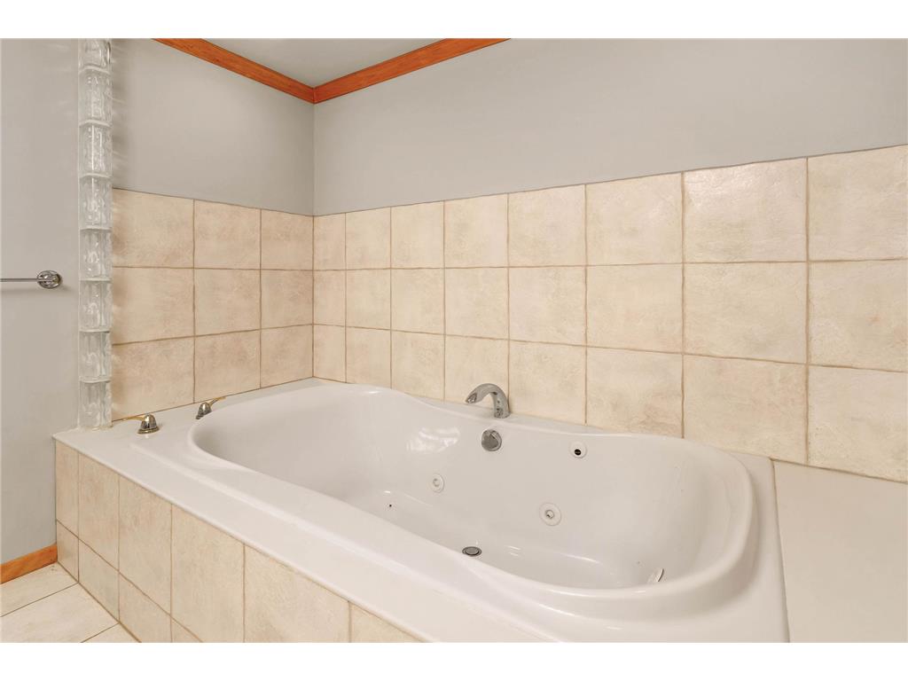 2700 Olde Wood Court Minnetonka MN 55391 7017516 image18