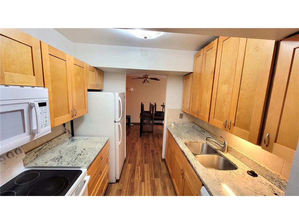 2700 Oxford Street N #101 Roseville MN 55113 6469489 image1