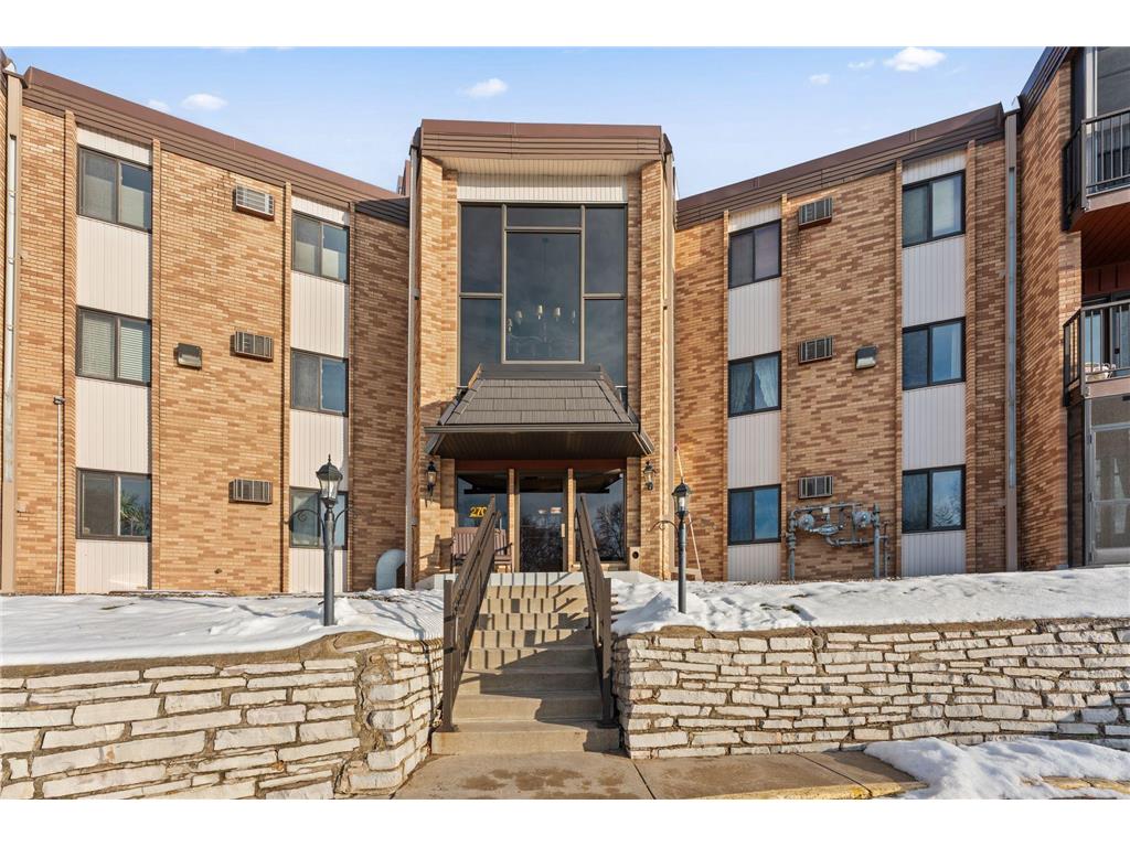 2700 Oxford Street N #101 Roseville MN 55113 7057425 image1