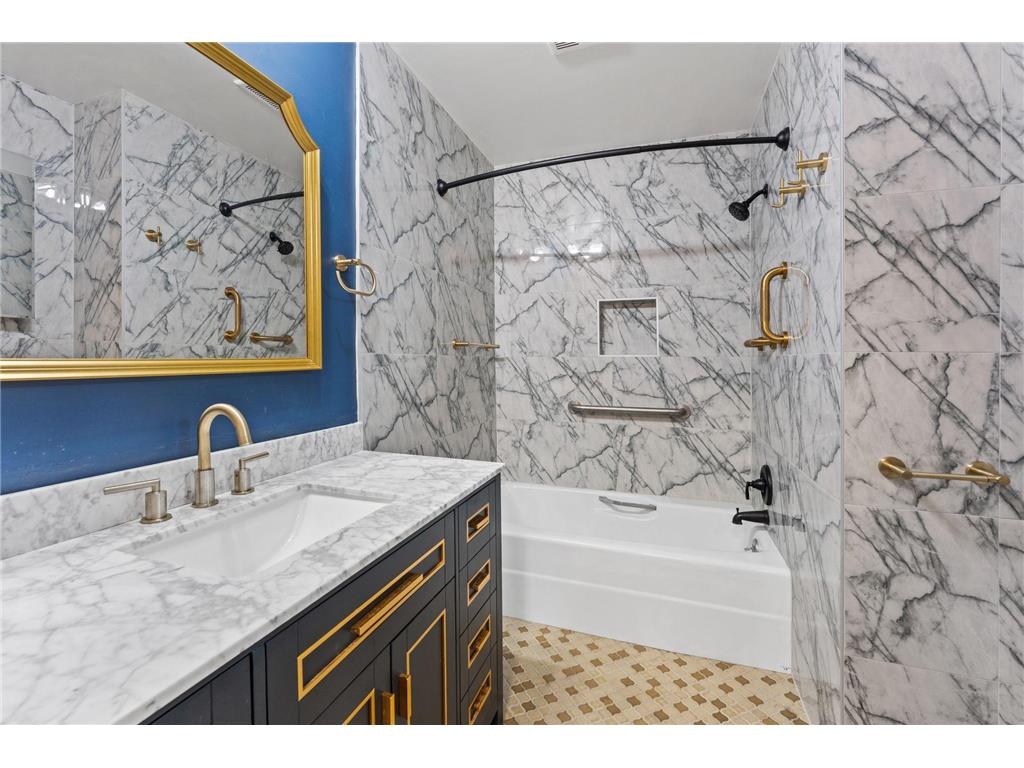 2700 Oxford Street N #101 Roseville MN 55113 7057425 image21