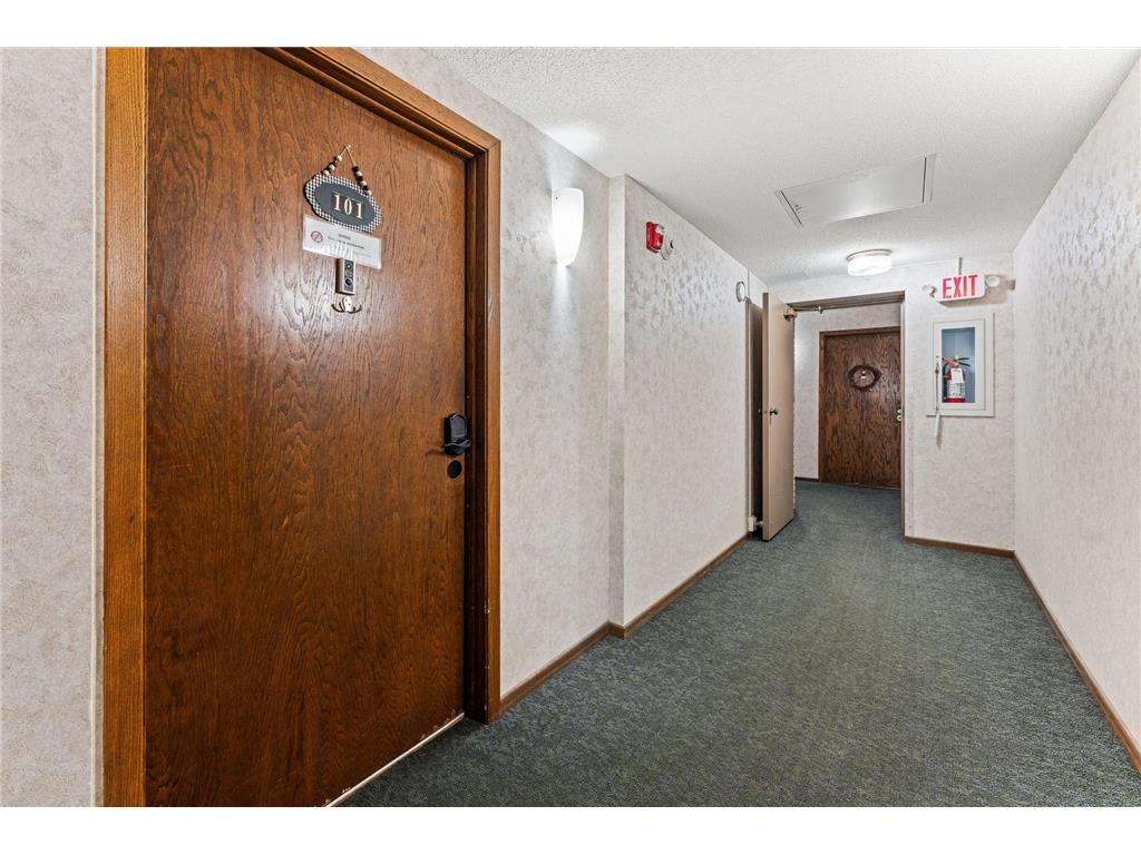2700 Oxford Street N #101 Roseville MN 55113 7057425 image29