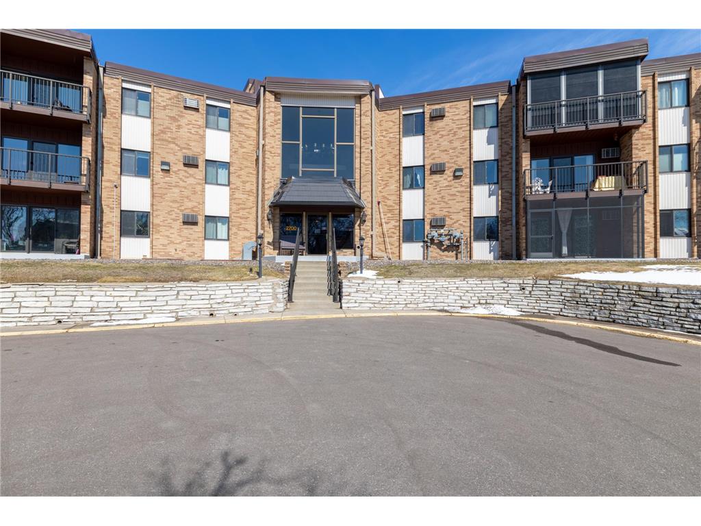 2700 Oxford Street N #102 Roseville MN 55113 7036034 image1